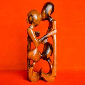Les Amoureux - en bois d'ébène - 25 cm de hauteur