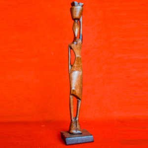Statuette porteuse - en bois de tèque - modèle 1 - 30 cm de hauteur