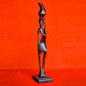 Statuette porteuse - en bois d'ébène - 30 cm de hauteur